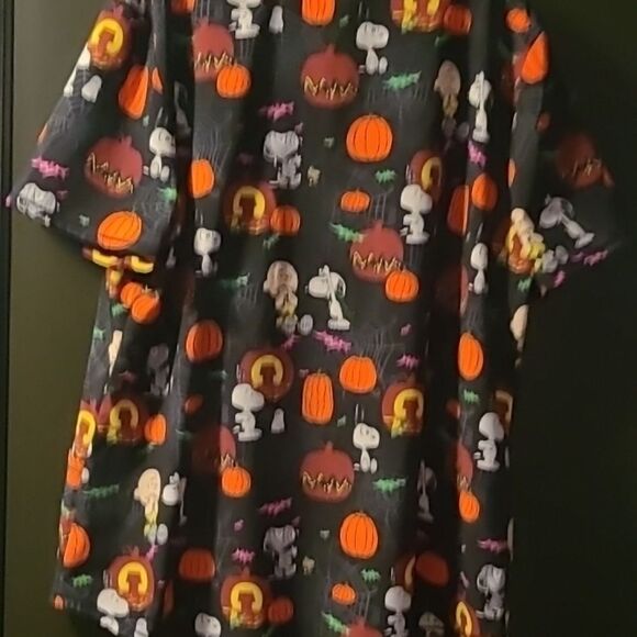 Peanuts Halloween Scrubs  Top wil - Picture 7 of 9
